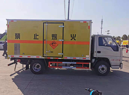 马尔康爆破器材运输车